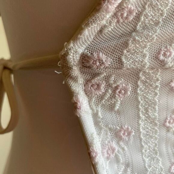 White floral halter crop top - Picture 3 of 8